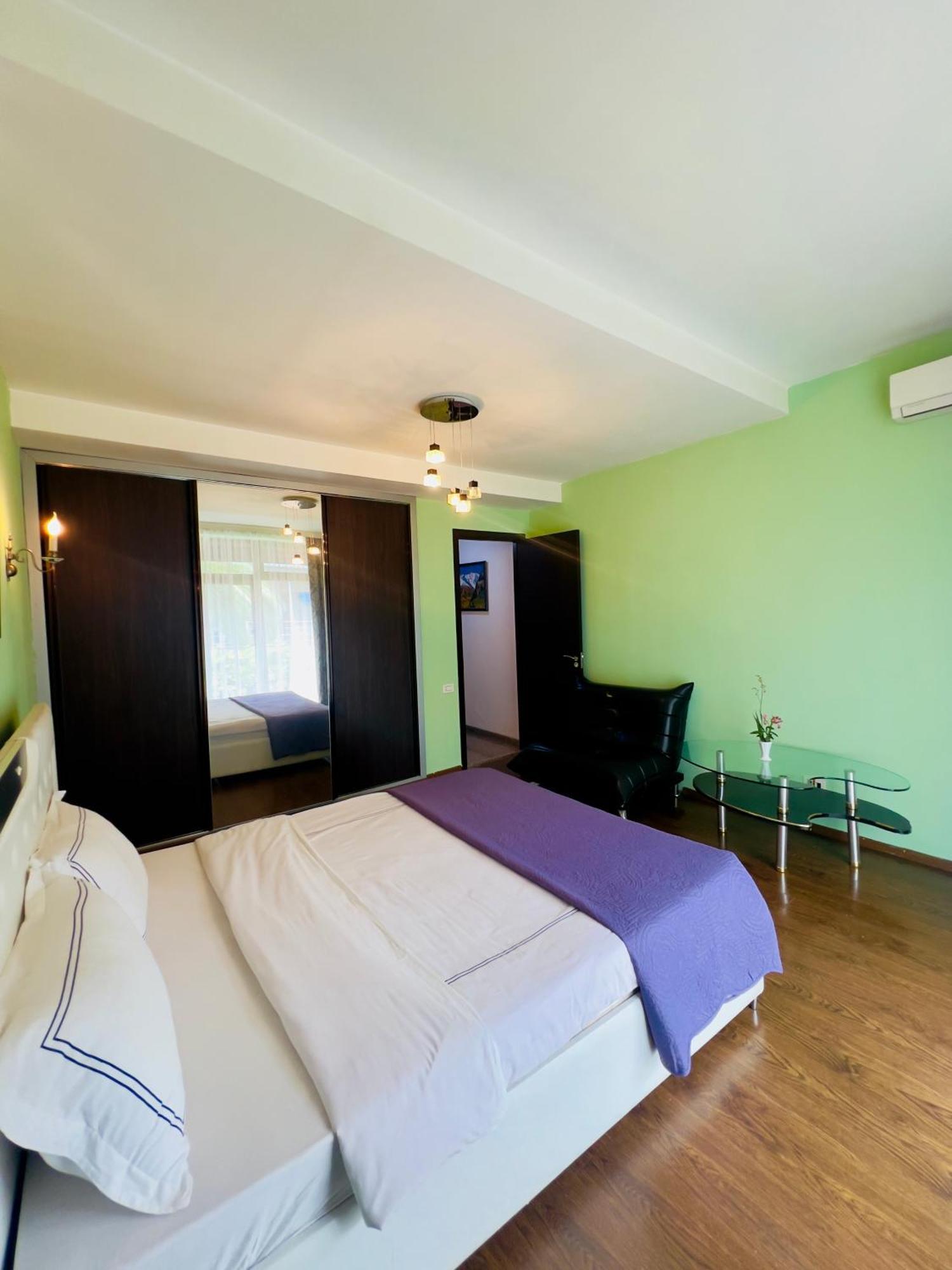 Apartment Maisi Μπατούμι Εξωτερικό φωτογραφία