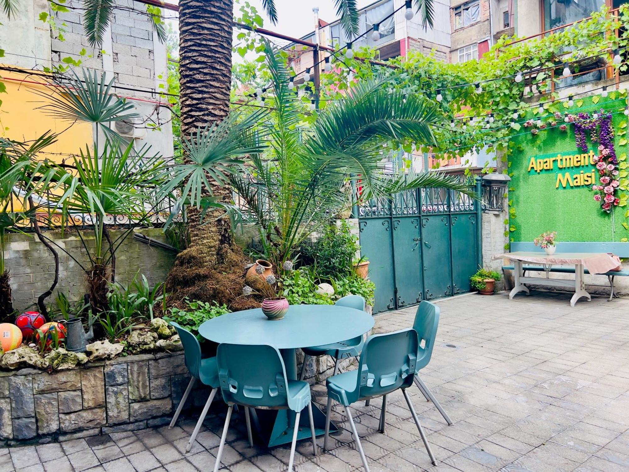 Apartment Maisi Μπατούμι Εξωτερικό φωτογραφία