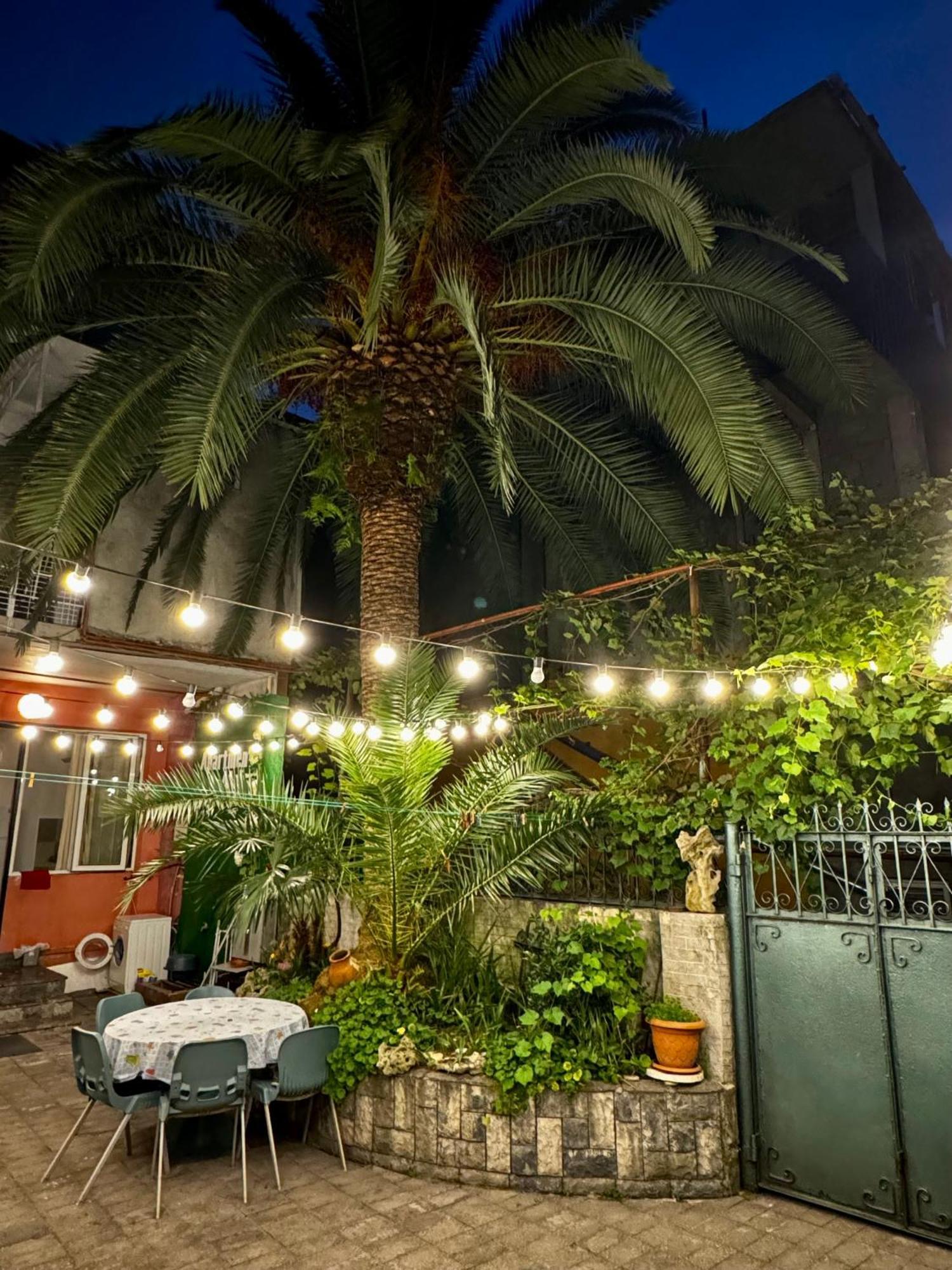 Apartment Maisi Μπατούμι Εξωτερικό φωτογραφία