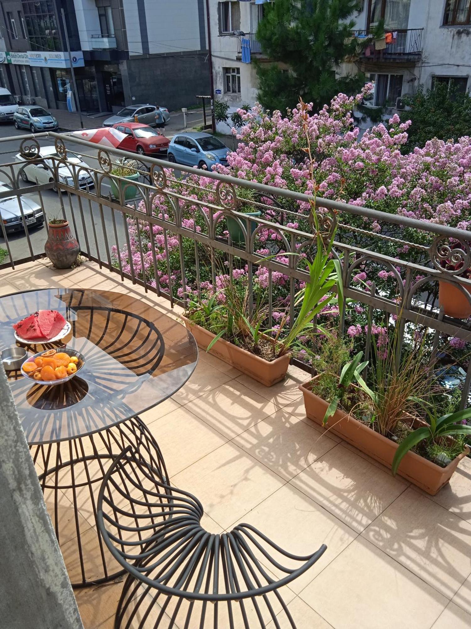 Apartment Maisi Μπατούμι Εξωτερικό φωτογραφία